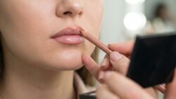 Lip Definition Trick: Liner Placement That Makes Lips Look Fuller Without Overlining